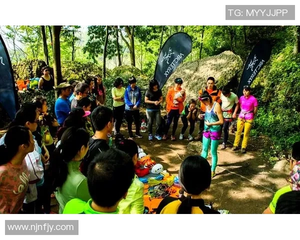 成都攀岩队意识对比深度剖析与训练策略探讨 成都攀岩队意识对比深度剖析与训练策略探讨